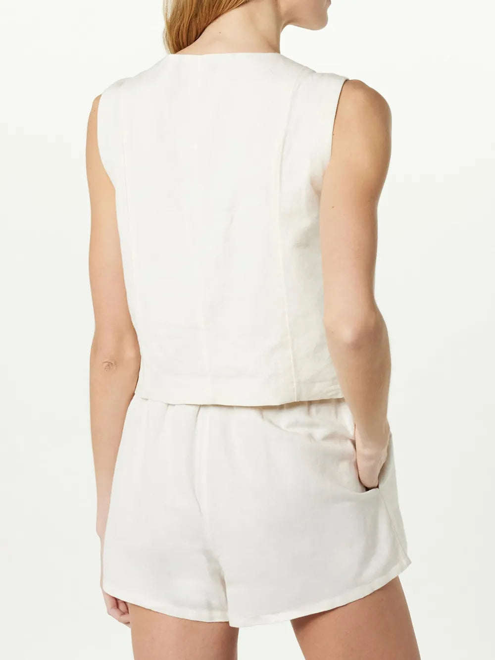 Conjunto de camiseta de pico y pantalón corto con bolsillos