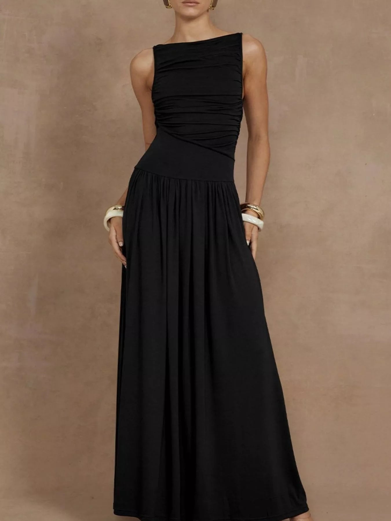 Vestido maxi fruncido sin mangas