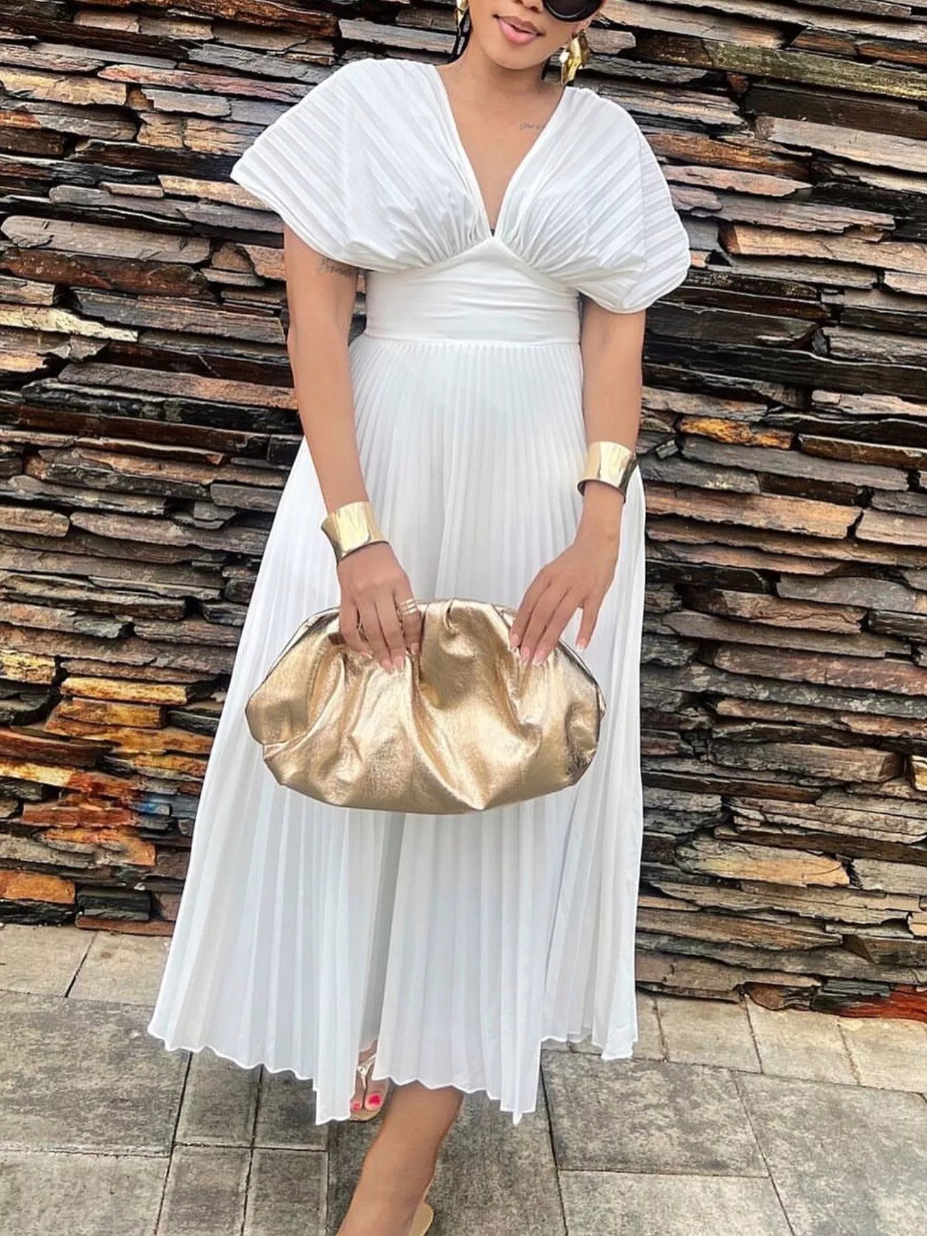 Vestido midi plisado con manga casquillo