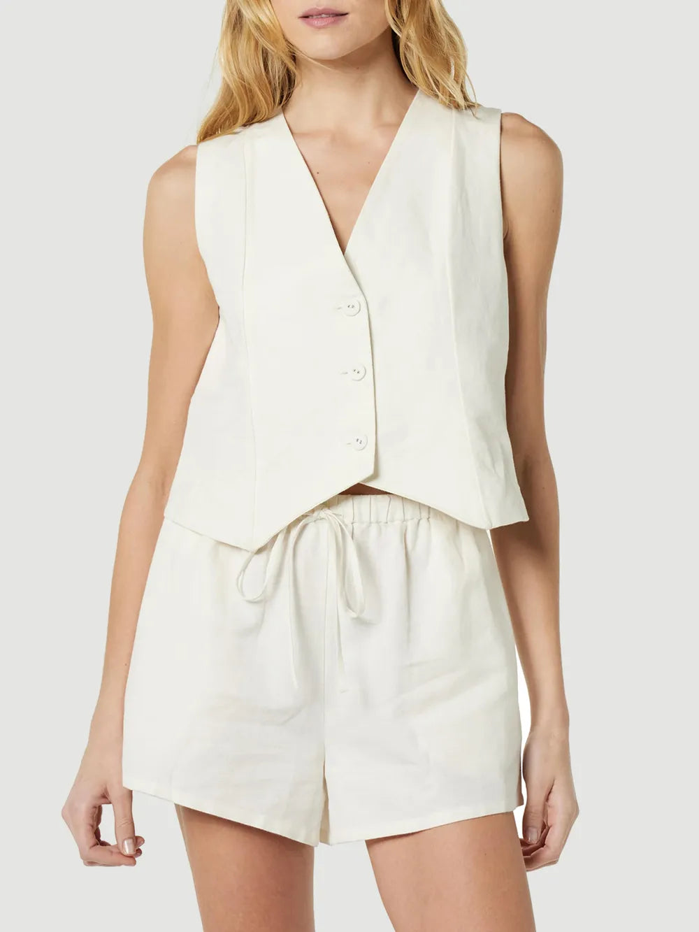 Conjunto de camiseta de pico y pantalón corto con bolsillos