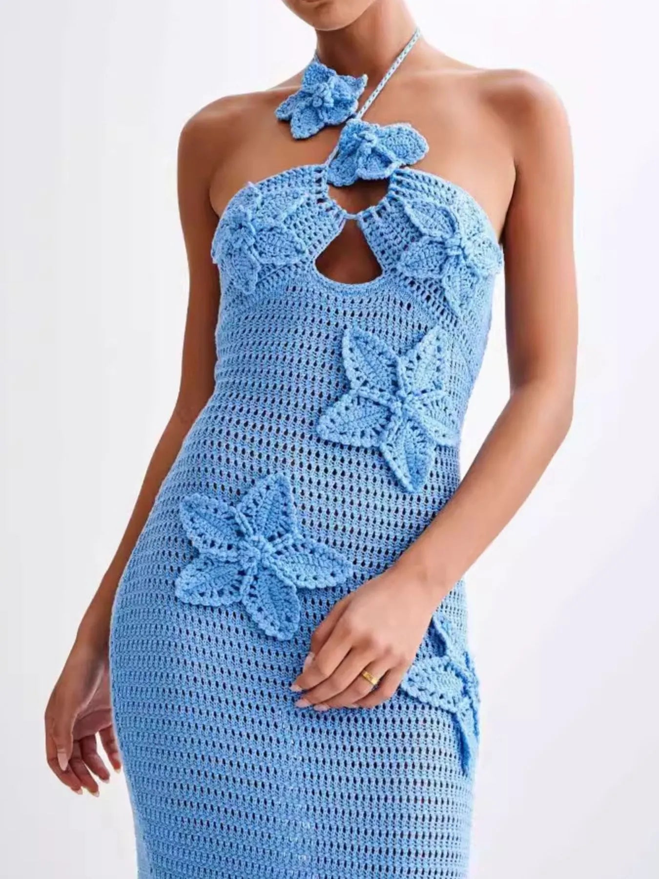 Vestido playero de ganchillo con diseño floral